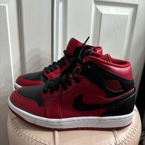 Nike jordan 1s size 7.5 in mens